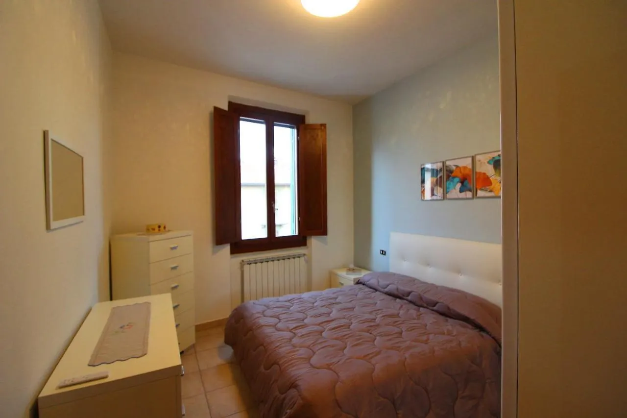 Interno 30 contacts